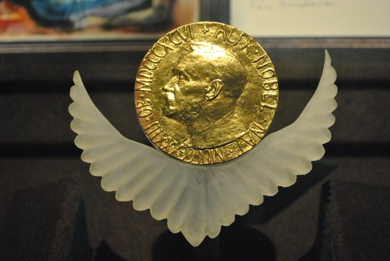 960px-Medal_Nobel_Peace_Prize