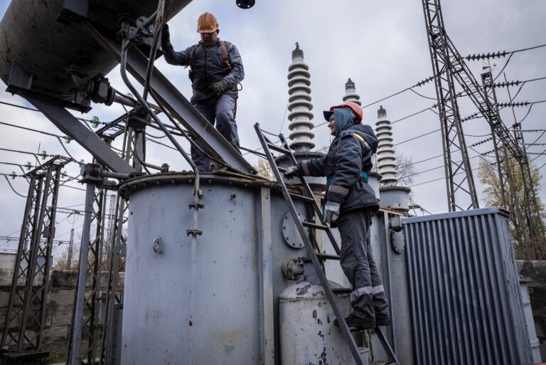 ukraine-kyiv-blackout-russia-infrastructure-02-gty-llr-221117_1668709338149_hpEmbed_3x2